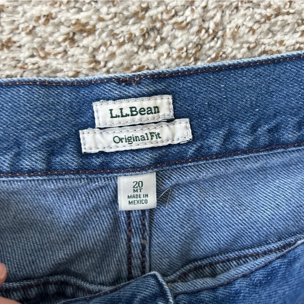 L.L. Bean Women's Straight Leg Jeans in Dark Blue Denim - Picture 2 of 7